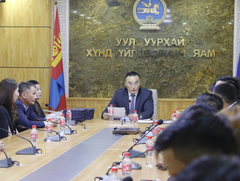 Хүнд үйлдвэрийн салбарын мэргэшсэн инженерүүд тангараг өргөлөө