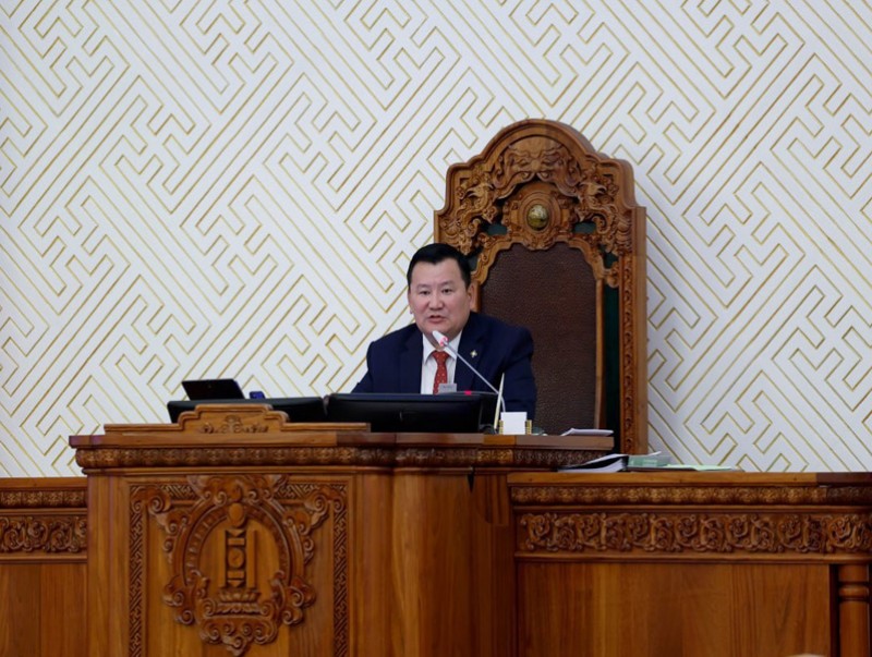 Газрын тухай хуульд нэмэлт, өөрчлөлт оруулах тухай хуулийн төсөл болон хамт өргөн мэдүүлсэн Тариалангийн тухай хуульд өөрчлөлт оруулах хуулийн төслүүдийг хэлэлцэхээр болов