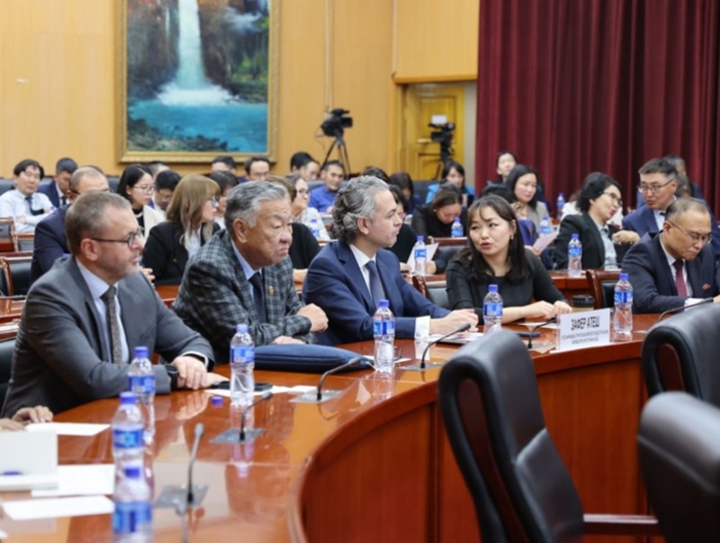 “Монгол Улс дахь олон улс судлалын өнөөгийн байдал, хөгжлийн хандлага” эрдэм шинжилгээний хурал болов