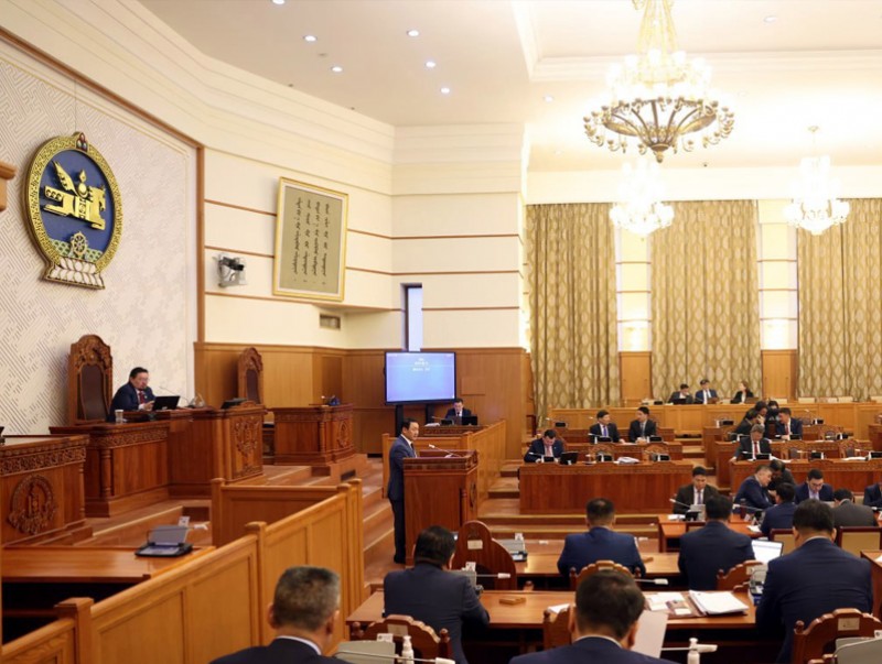 Монгол Улсын 2024 оны төсвийн тухай хуулийн төсөлтэй хамт өргөн мэдүүлсэн хууль, тогтоолын төслүүдийн анхны хэлэлцүүлгийг эхлүүлэв