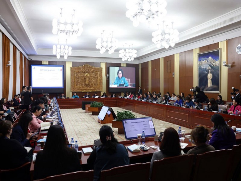 Эмэгтэй парламентчид “Шийдвэр гаргах түвшинд тэгш төлөөллийг хангахад чиглэсэн арга зам” сэдвээр хэлэлцүүлэг өрнүүллээ