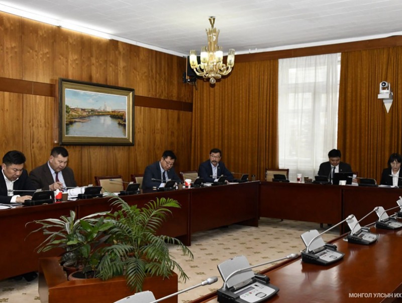 ҮББХ: Төрийн өмчийн хувьчлал, уул уурхайн бирж, газрын тос боловсруулах үйлдвэрийн бүтээн байгуулалтын талаарх мэдээллийг сонсов