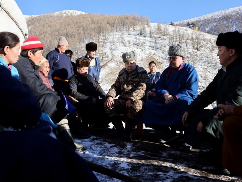 Отрын бүсэд өвөлжиж байгаа малчидтай уулзлаа