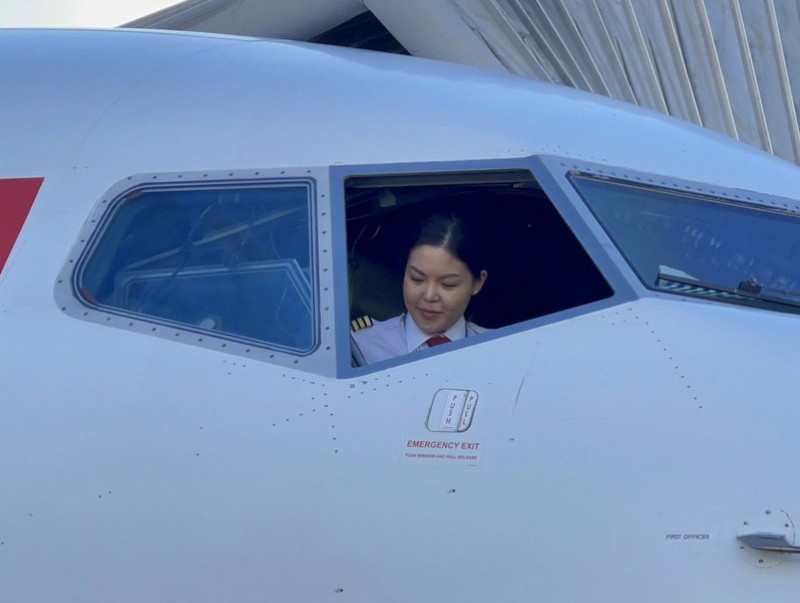 МИАТ ТӨХК-ийн "Boeing" загварын агаарын хөлгийн анхны эмэгтэй нисгэгч Л.Номин бие даасан нислэгээ үйлдлээ
