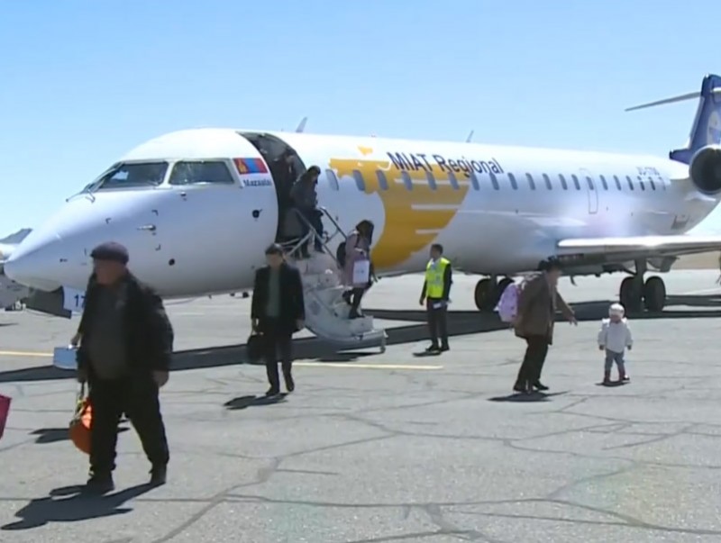 Орон нутагт нислэг үйлдэх CRJ-700 агаарын хөлгөөр анхны нислэгийг амжилттай хийлээ