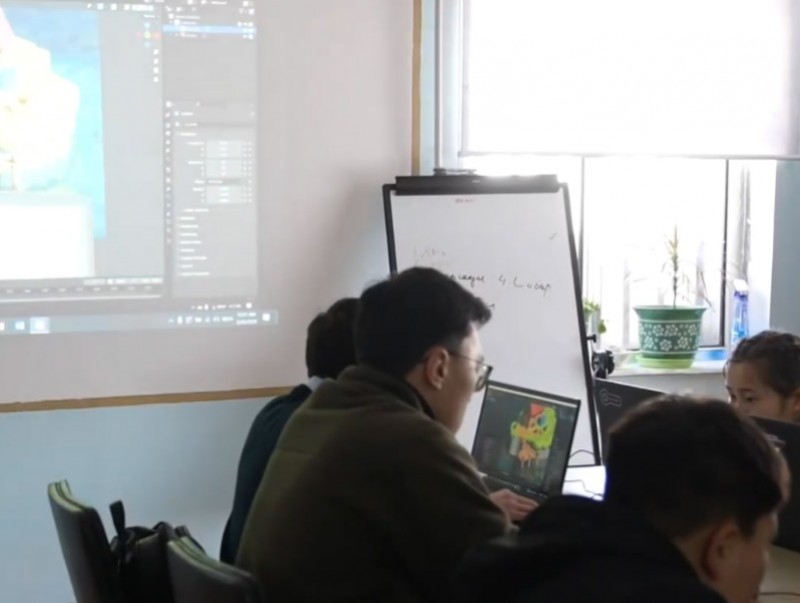 Орон нутгийн хүүхдүүд ирээдүйд олон улсын мэдээллийн технологийн салбарт өрсөлдөхөөр суралцаж байна