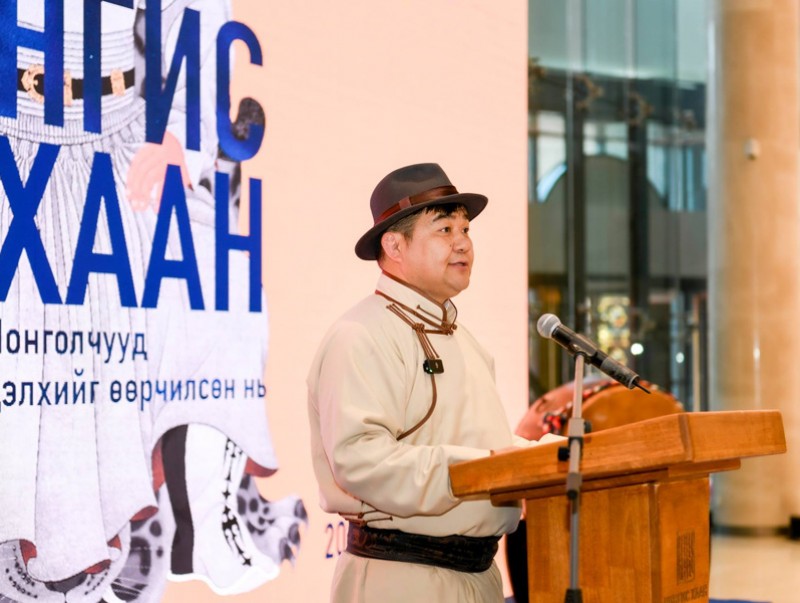 "Чингис хаан: Монголчууд дэлхийг өөрчилсөн нь" үзэсгэлэнд 300 гаруй түүхэн үзмэрийг дэлгэж байна