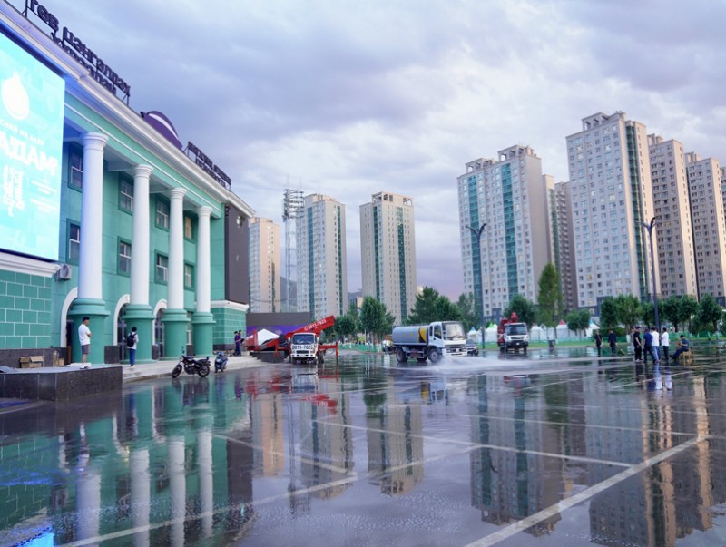 Төв цэнгэлдэхийн баяр наадмын бэлтгэл тохижилтын ажил бүрэн хангагдаж байна