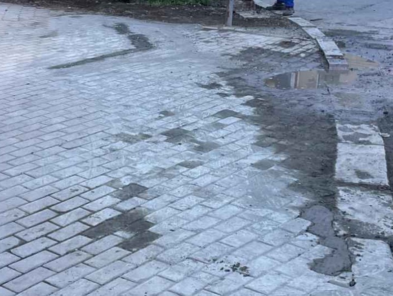 Тасалж, эвдэлсэн хуванцар хоолойг ган хоолойгоор солилоо