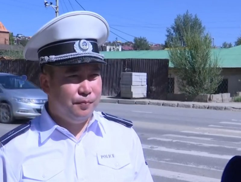Сургууль орчмын бүсэд цагдаагийн алба хаагчид ажиллаж байна