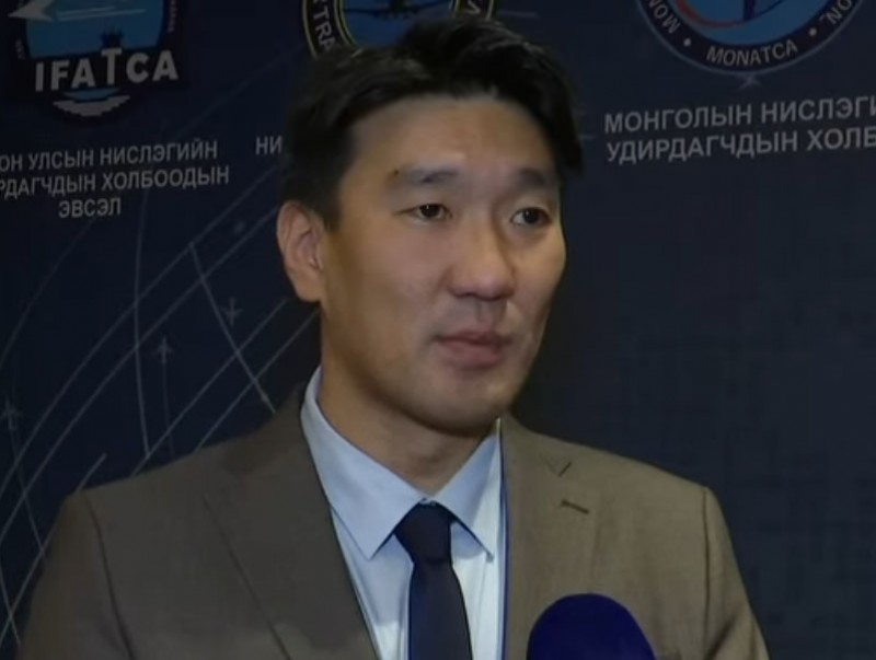 Манай улсад 200 орчим нислэгийн удирдагч байна