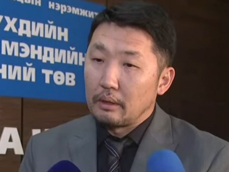 ЭХЭМҮТ-ийн Эрүү, нүүрний мэс заслын багийнхан 100 дахь хүмүүнлэгийн ажлынхаа үр дүнг хэлэлцэж байна