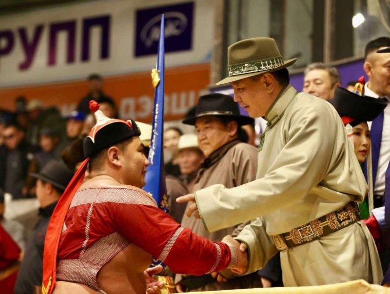 Улсын харцага Э.Даш “Чингис хаан” цомыг хүртлээ