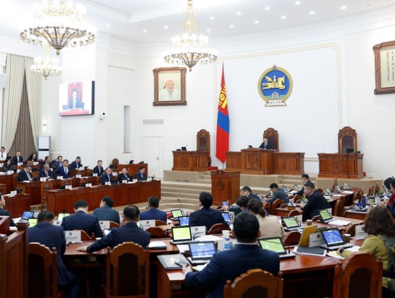 Монгол Улсын 2025 оны төсвийн тухай хуулийн төслүүдийг хоёр дахь хэлэлцүүлэгт шилжүүллээ