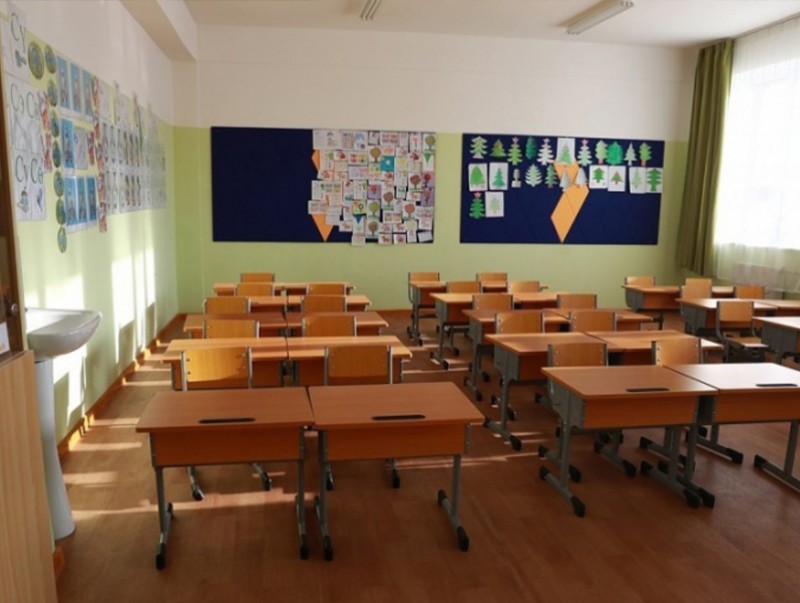 Хоёр сургууль гурван ээлжээр хичээллэж байна