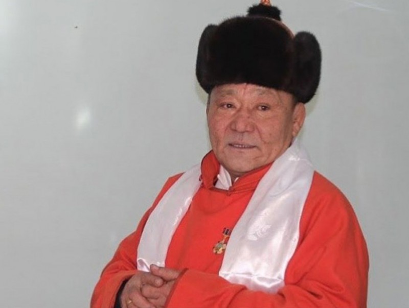 Айзамт эгшиглэн