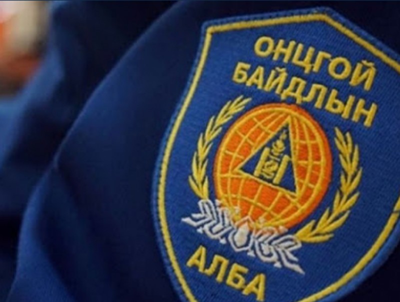 СЭРЭМЖЛҮҮЛЭГ: Худгийн шавар цэвэрлэхээр ороод шигдсэн иргэнийг эсэн мэнд гаргажээ