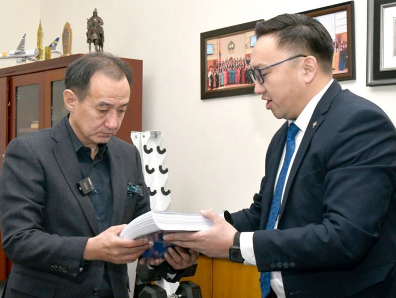 Хууль зүйн байнгын хорооны дарга Д.Цогтбаатар Эрүү шүүлтээс урьдчилан сэргийлэх үйл ажиллагааны тайланг хүлээн авлаа