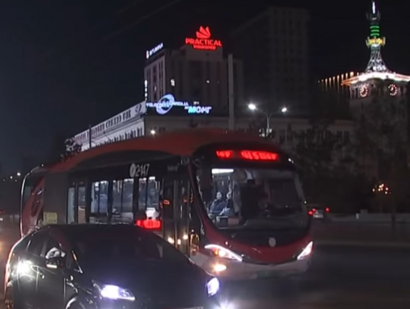 Нийтийн тээврийн 3 чиглэлд 6 автобус шөнийн хоёр цаг хүртэл үйлчилж байна