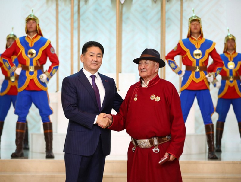 Хүнс, хөдөө аж ахуй, хөнгөн үйлдвэрийн яам байгуулагдсаны 100 жилийн ойг тохиолдуулан төрийн дээд цол, одон, медаль гардууллаа