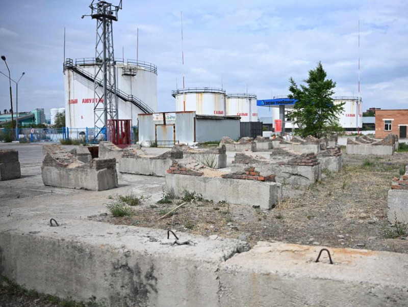 Газрын тосны бүтээгдэхүүн хадгалах найман ил савыг буулгаж, зөрчлийг арилгалаа
