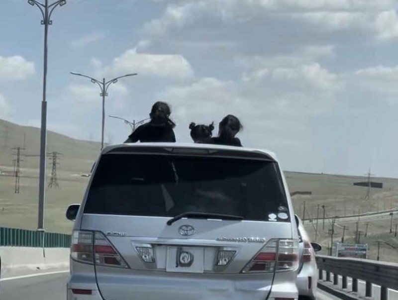 Хүүхэд тээвэрлэхдээ аюулгүй байдлыг бүрэн хангаж хөдөлгөөнд оролцохыг анхааруулав