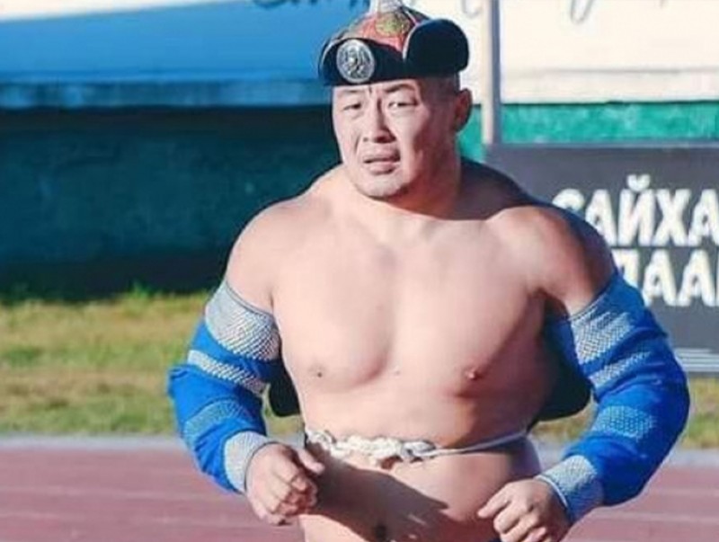 Улсын начин Д.Амарсайхан гурвын даваанд өвдөг шороодлоо