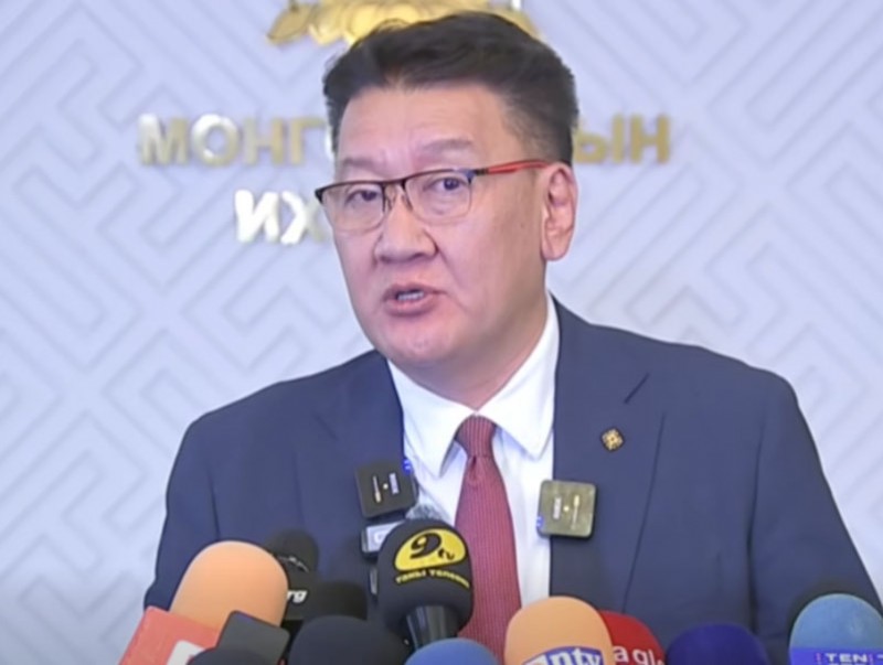 Б.Жавхлан: Төрийн албан хаагчдын цалинг нэмэхийн тулд төсвийн бусад зардлаас хасаж таарна