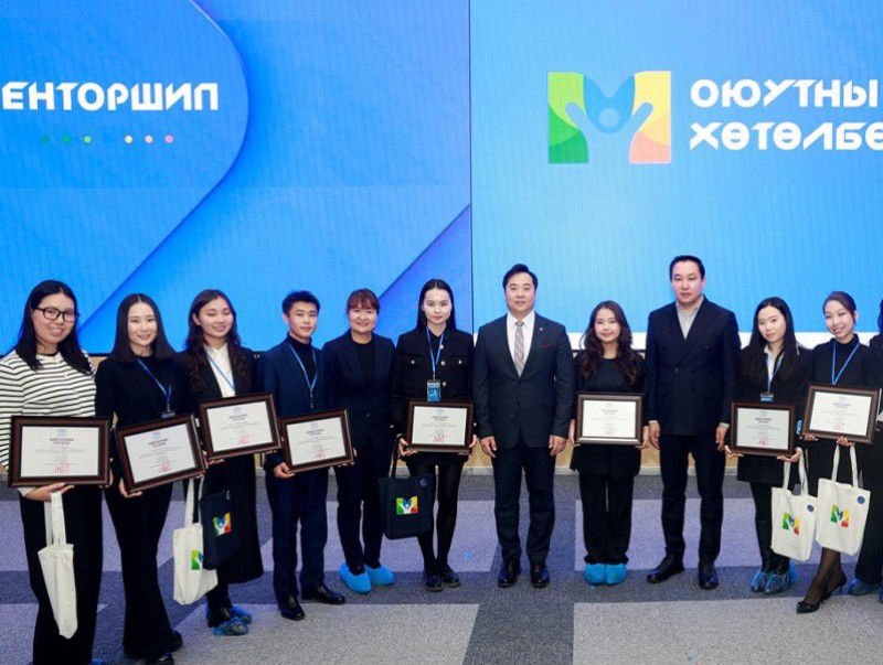 Зам тээвэр, хөдөлгөөн зохицуулалтын хороо “Менторшип” хөтөлбөрийн шилдэг 20 оюутанд тэтгэлэг гардууллаа