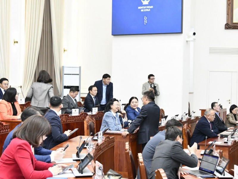 Төсвийн хүрээний мэдэгдэл, төсвийн төсөөллийн тухай хуульд өөрчлөлт оруулах тухай хуулийн төслийг дөрөв дэх хэлэлцүүлэгт шилжүүллээ