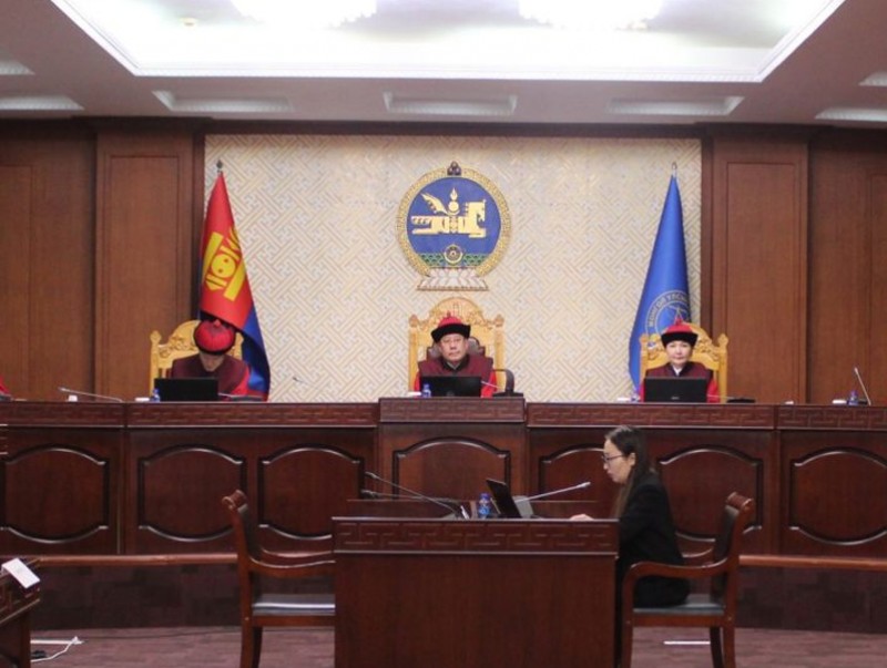 Үндсэн хуулийн цэцийн дунд суудлын хуралдаан боллоо