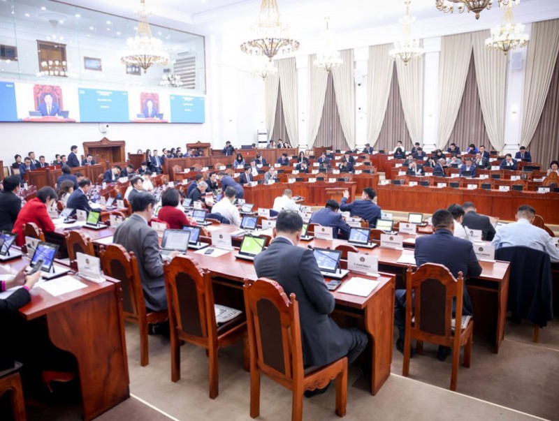 Монгол Улсын 2026 оны төсвийн тухай болон холбогдох хуулийн төслүүдийн талаарх зарчмын зөрүүтэй саналуудаар санал хураалт явууллаа