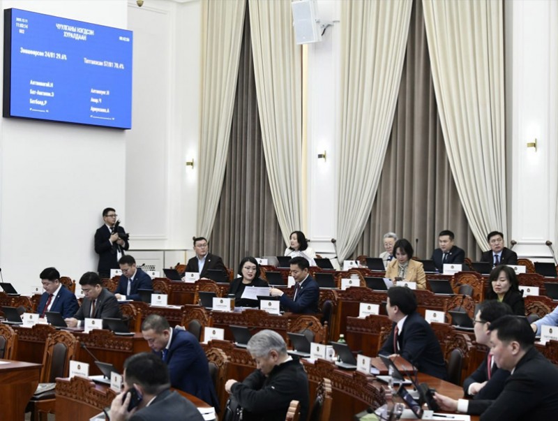 Үндэсний их баяр наадам, Цагаан cap амралтын өдрүүдтэй давхацсан тохиолдолд дараагийн долоо хоногийн ажлын өдрүүдэд шилжүүлэх саналыг гишүүдийн олонх дэмжлээ