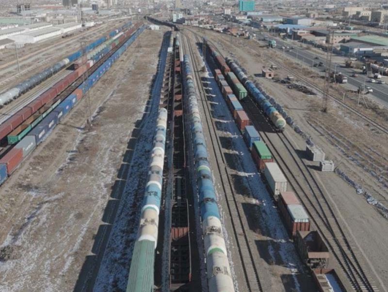 Улаанбаатар төмөр зам дээр шатахуунтай 898 вагон байна