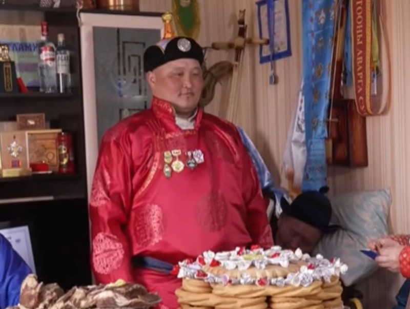Хоньчин Гэндэнпилийн удмаас Ч.Тэгшбаяр Монголын Радиогийн "Алтан хурга"-ны эзэн боллоо