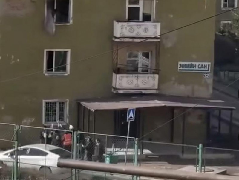 Гал түймрээс хоёр иргэнийг аварч, эмнэлгийн байгууллагад хүлээлгэн өглөө
