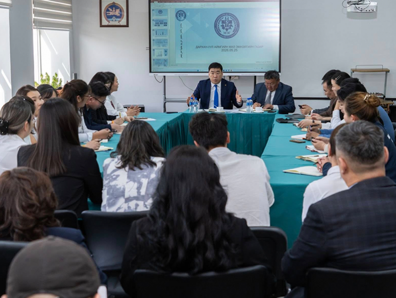ХХААХҮ-ийн сайд Ц.Идэрбат Дархан-Уул аймгийн ХХААГ, мал эмнэлгийн газрын ажилтнуудтай уулзлаа