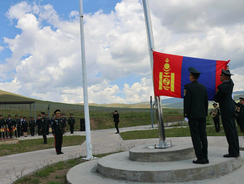 Төв аймагт Төрийн далбаа мандуулах ёслол боллоо