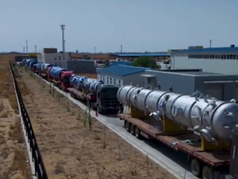 Газрын тос боловсруулах үйлдвэрийн үндсэн технологийн байгууламжийн цамхгуудыг үйлдвэрийн талбайд буулгалаа