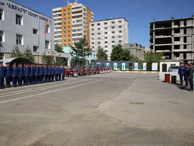 Мотоциклийн “А” ангиллын үнэмлэхийг гардуулан өгөв