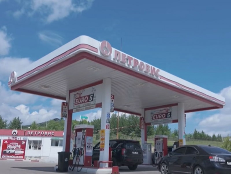 Зарим газар шатахуун өгөхгүй, урт дараалал үүссэн хэвээр байна