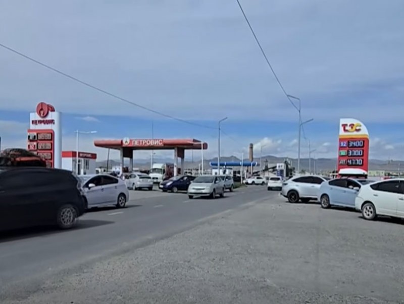 Зарим шатахуун түгээх станц шатахуун олгохгүй байгаа бол бусад нь лимит тогтоожээ
