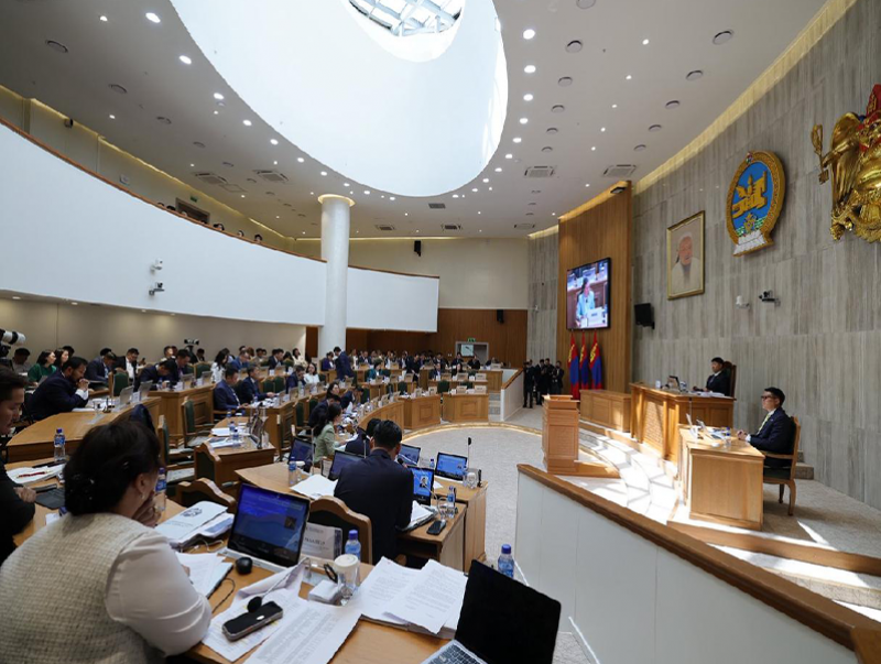 НИТХ-ын ээлжит VIII хуралдаанаар иргэдээс ирүүлсэн өргөдөл, гомдлын шийдвэрлэлтийн тайланг хэлэлцэж байна